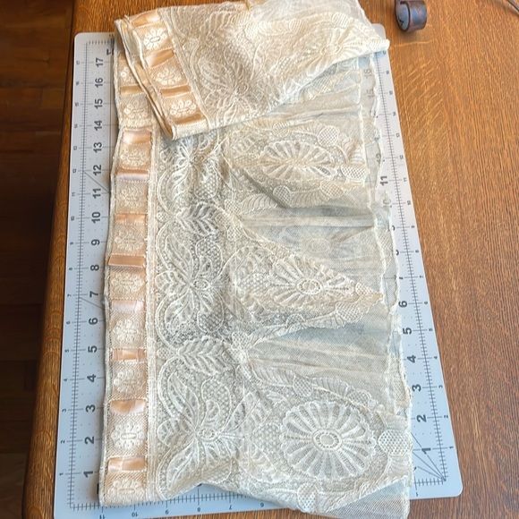 Antique Edwardian/Victorian patterned lace skirt/dress hem w/satin ribbon trim - Picture 10 of 10